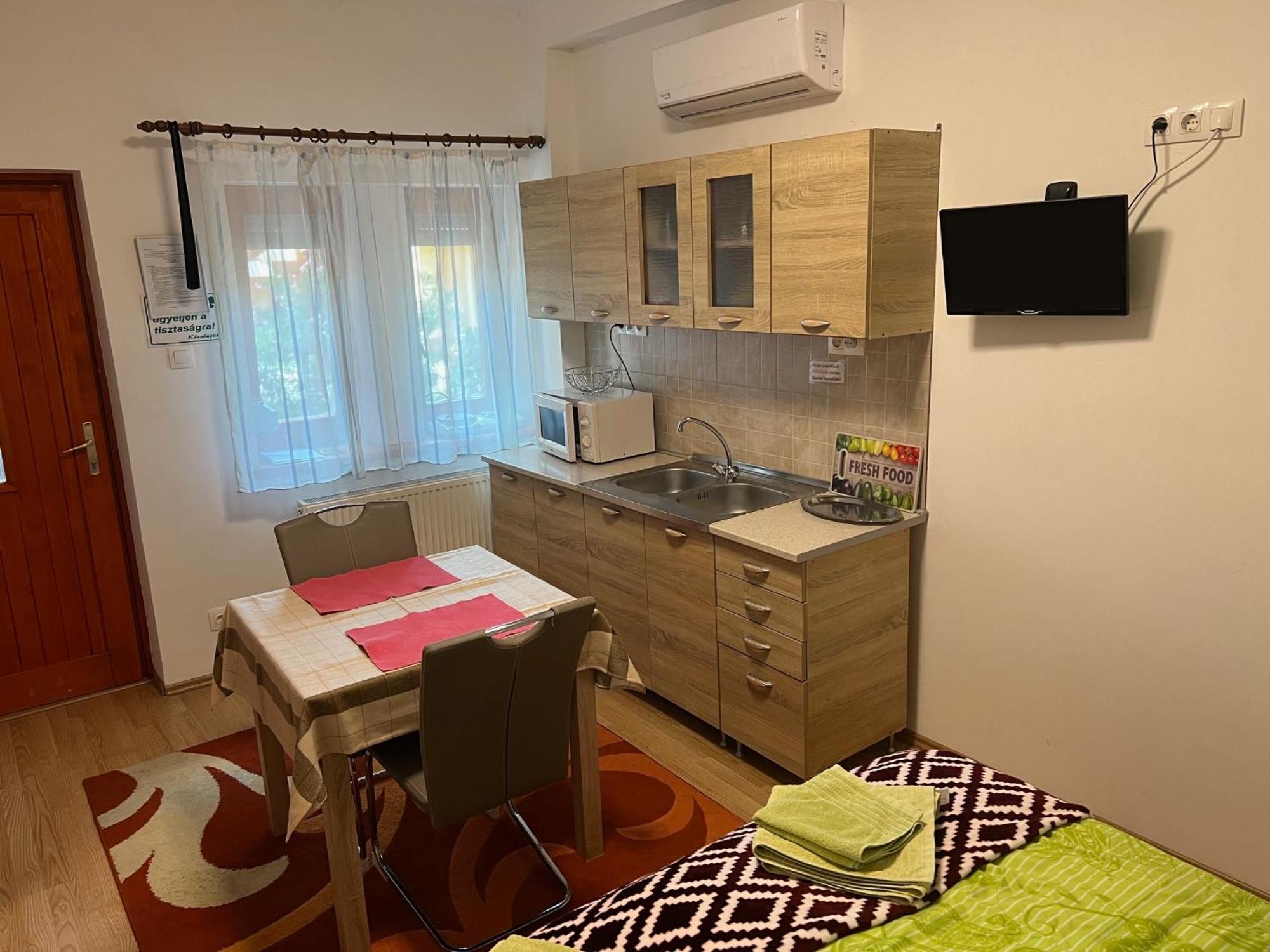 Szahara Vendeghaz Apartment Kerekegyhaza Luaran gambar